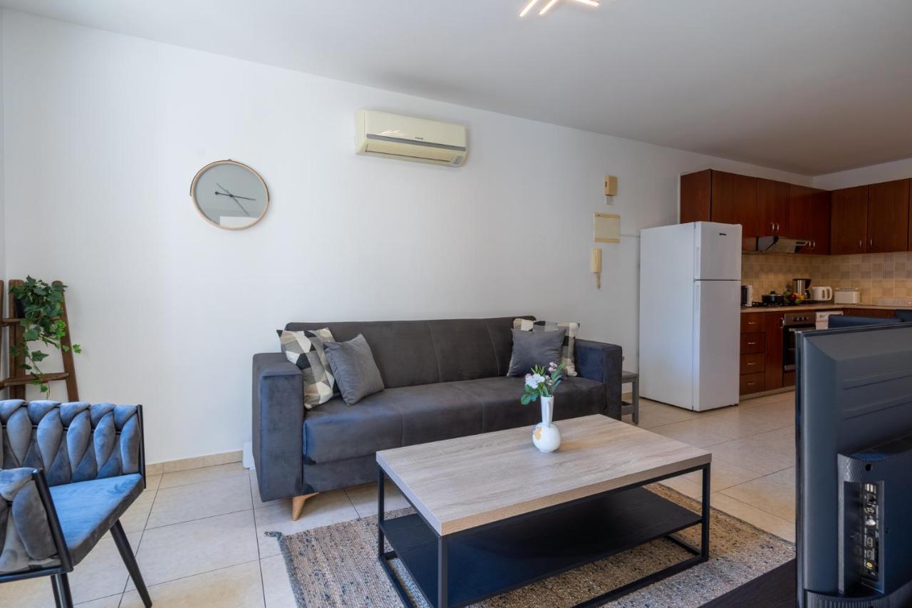 Mia 1-Bedroom Apartment In Larnaka Exterior foto