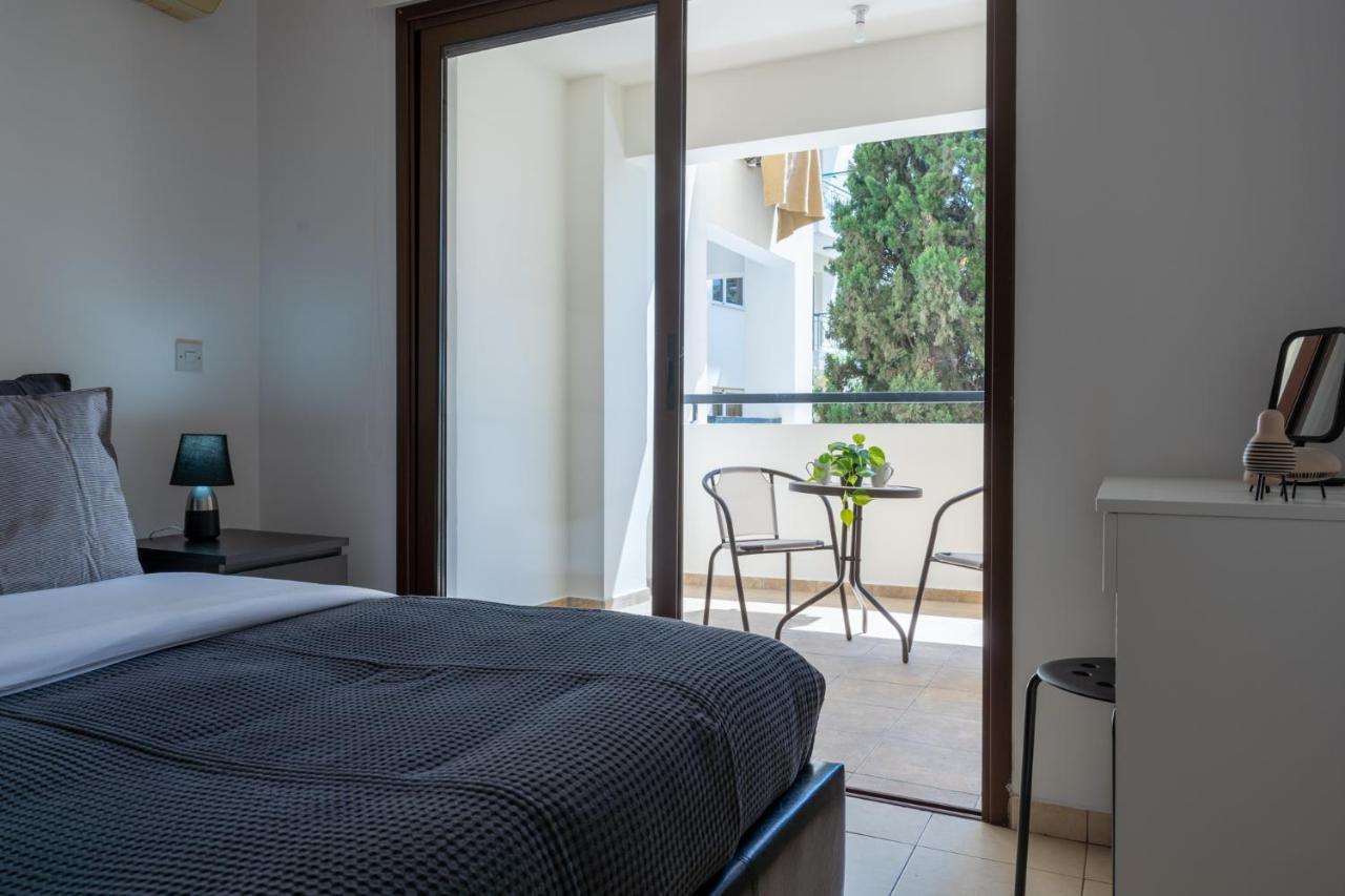 Mia 1-Bedroom Apartment In Larnaka Exterior foto