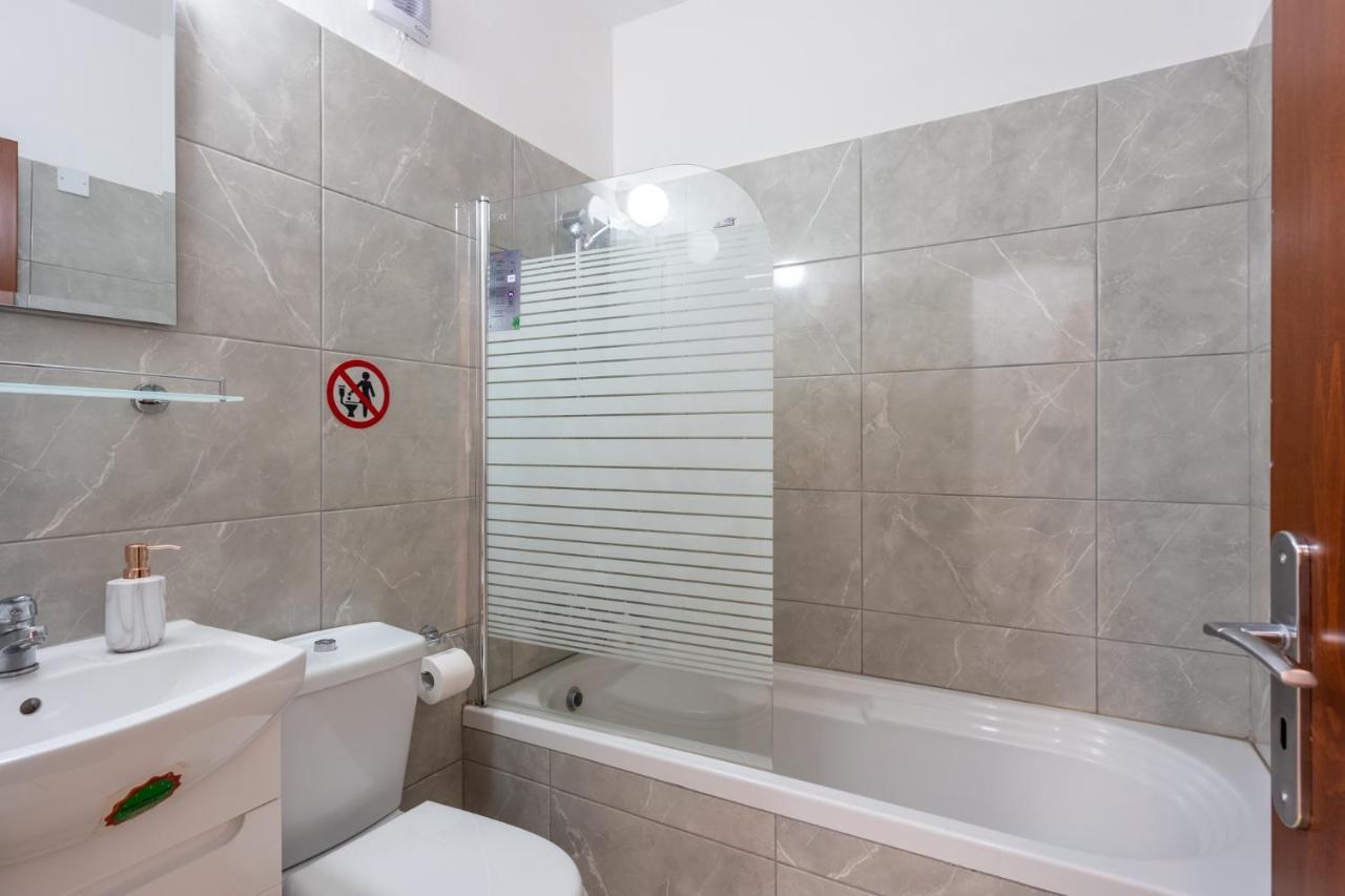 Mia 1-Bedroom Apartment In Larnaka Exterior foto